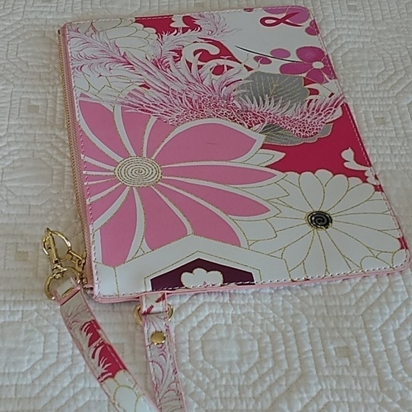 Chico's Pink & White  Floral Faux Clutch/Wristlet - Picture 2 of 6